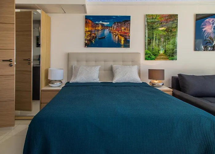 First Line P. Banus Sleeps 4