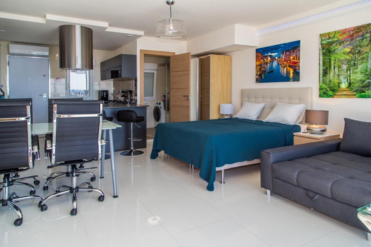 Apartment First Line P. Banus Sleeps 4